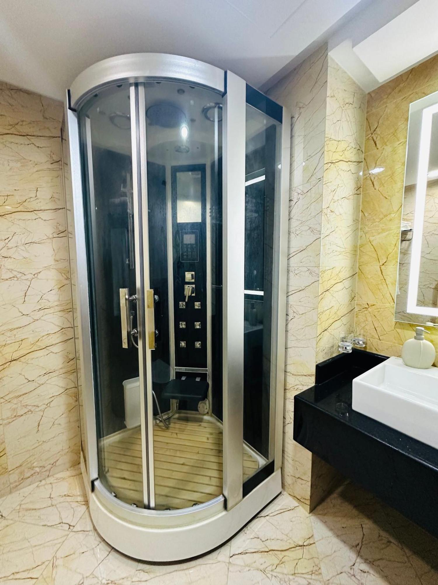 Saxophone Suites Al-Al-Muharraq Eksteriør billede