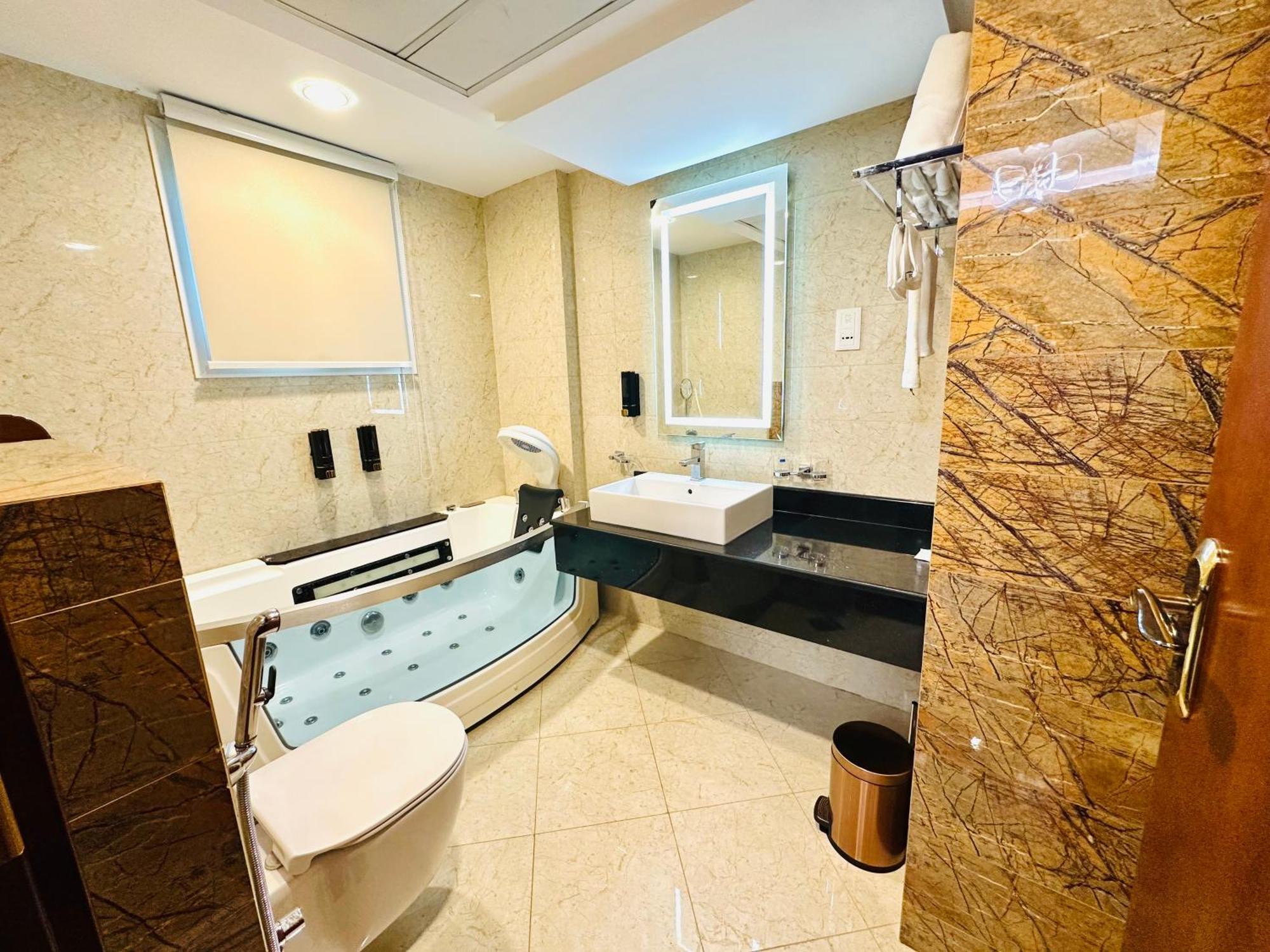 Saxophone Suites Al-Al-Muharraq Eksteriør billede